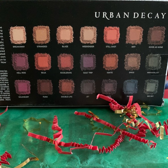 Urban Decay Born To Run Eyeshadow Palette - Picture 2 of 3